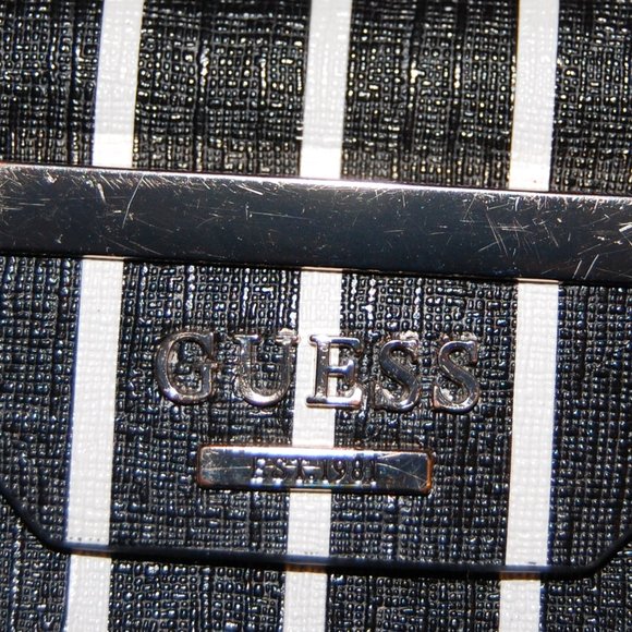 Guess Black & White Striped Wristlet  W/ Multiple Pockets  8 1/2" x 4 1/2" - Picture 13 of 14